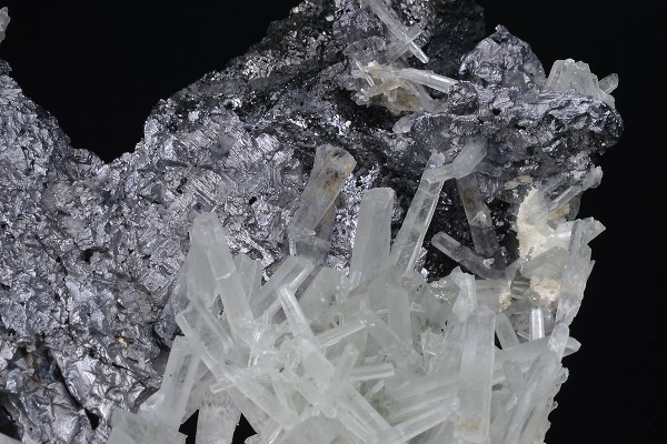 Thin Galena plates on Sphalerite, Quartz