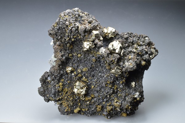 Pyrite, Sphalerite, Chalcopyrite on Quartz