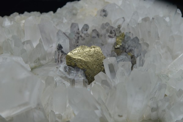 Quartz with inclusions, Chalcopyrite