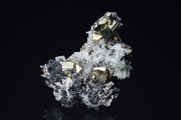 Pyrite, Quartz, Sphalerite, Chalcopyrite