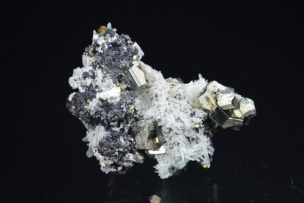 Pyrite, Quartz, Sphalerite, Chalcopyrite
