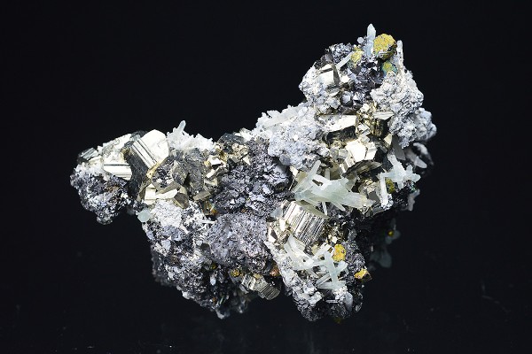Pyrite, Quartz, Sphalerite, Chalcopyrite