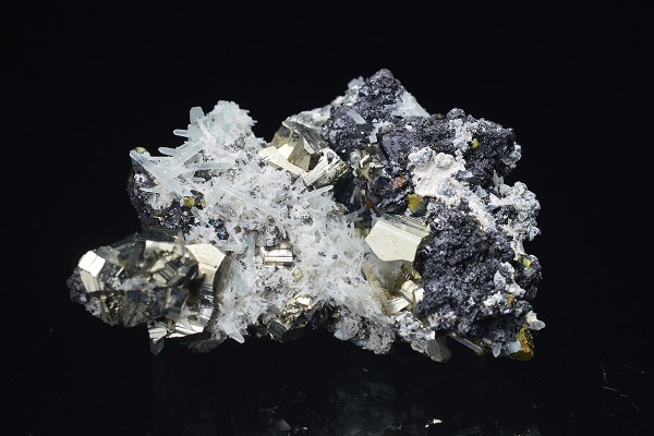 Pyrite, Quartz, Sphalerite, Chalcopyrite