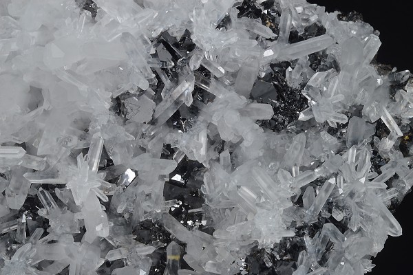 Sphalerite on Quartz