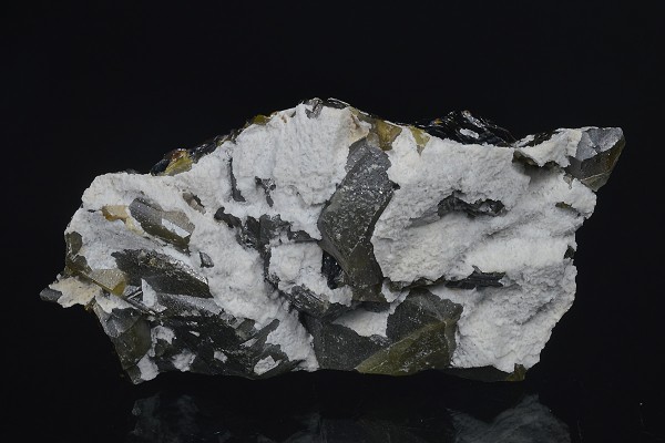 Calcite on Cleiophane