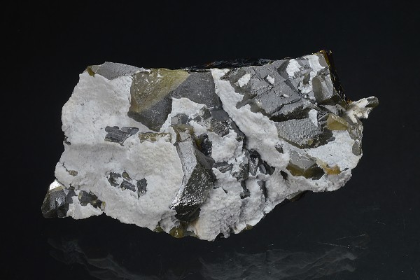 Calcite on Cleiophane
