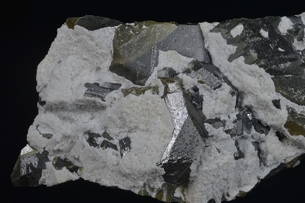Calcite on Cleiophane