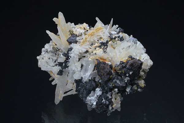 Quartz, Sphalerite, Chalcopyrite, Calcite, Galena