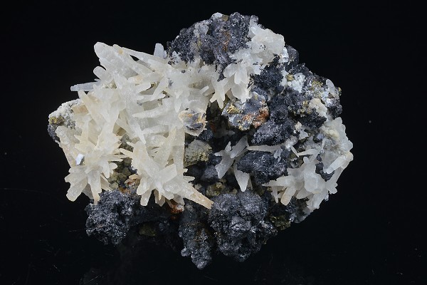 Quartz, Sphalerite, Chalcopyrite, Calcite, Galena