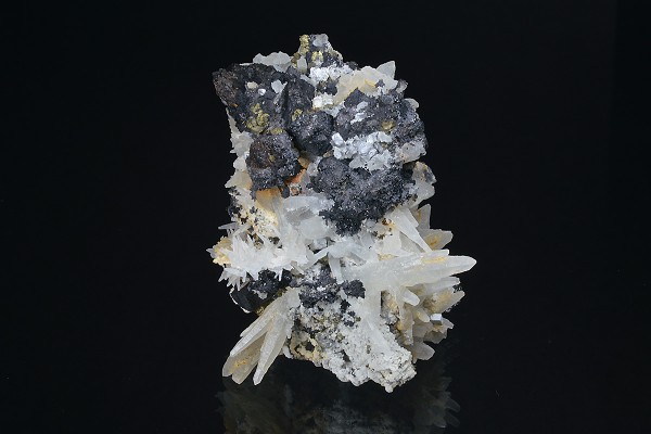 Quartz, Sphalerite, Chalcopyrite, Calcite, Galena