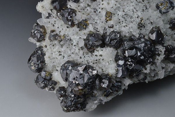 Cleiophane, Galena, Quartz, Chalcopyrite