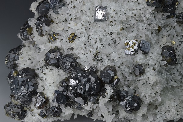 Cleiophane, Galena, Quartz, Chalcopyrite
