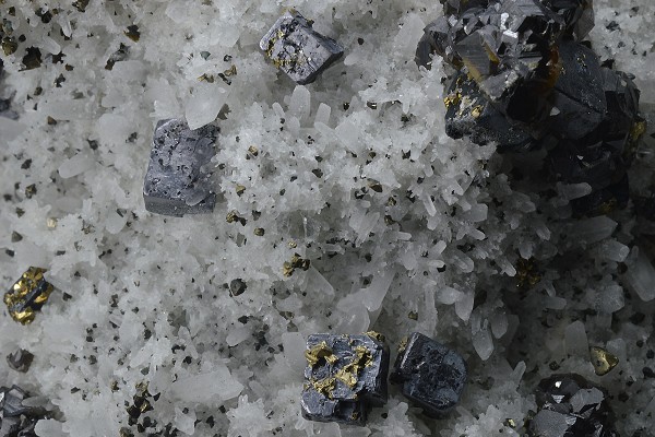 Cleiophane, Galena, Quartz, Chalcopyrite