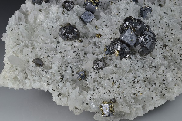 Cleiophane, Galena, Quartz, Chalcopyrite