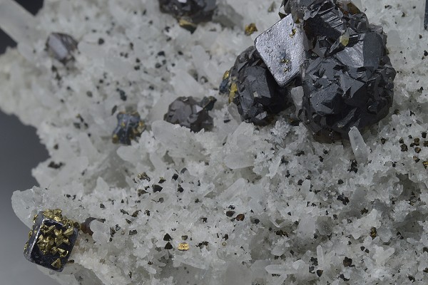 Cleiophane, Galena, Quartz, Chalcopyrite