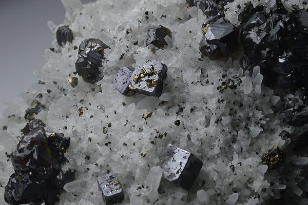 Cleiophane, Galena, Quartz, Chalcopyrite