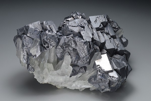 Twinned and truncated Galena, Quartz