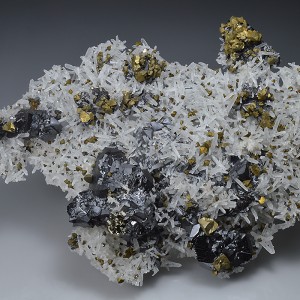 Chalcopyrite and Sphalerite on Quartz