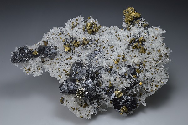 Chalcopyrite and Sphalerite on Quartz