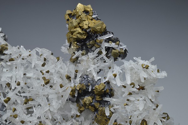 Chalcopyrite and Sphalerite on Quartz