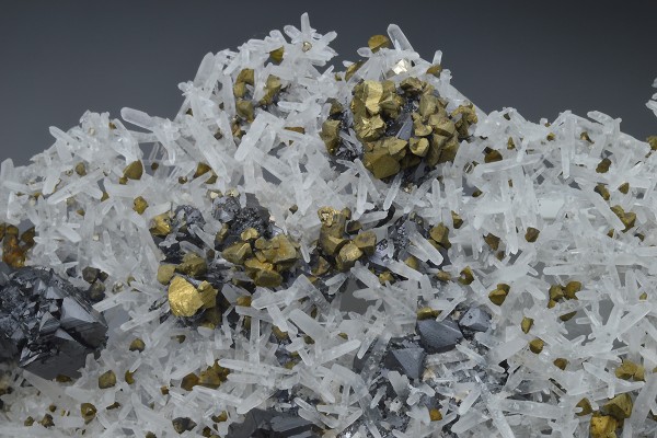 Chalcopyrite and Sphalerite on Quartz