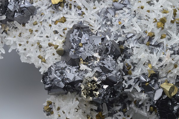 Chalcopyrite and Sphalerite on Quartz