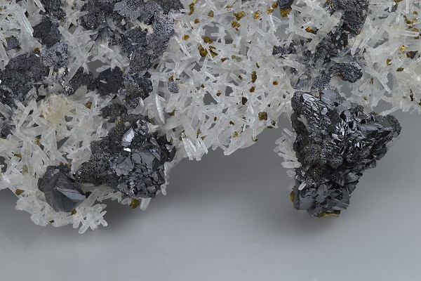 Chalcopyrite and Sphalerite on Quartz