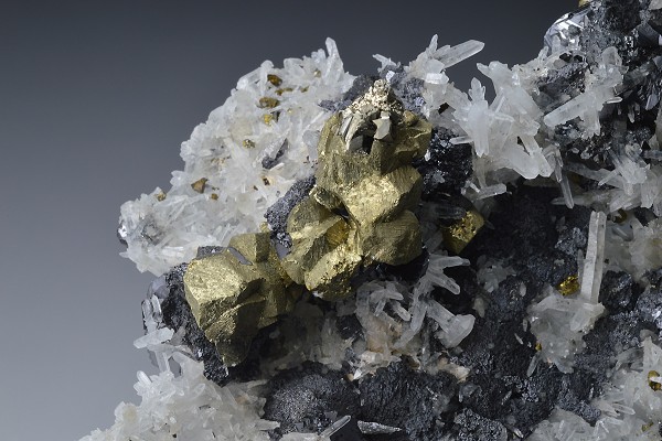 Chalcopyrite and Sphalerite on Quartz