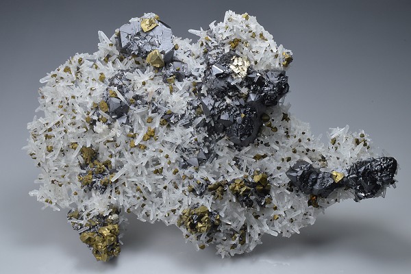 Chalcopyrite and Sphalerite on Quartz