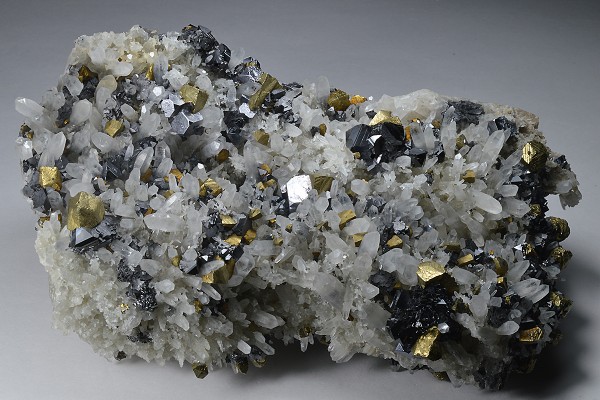 Quartz, Chalcopyrite, Galena, Sphalerite, Pyrite