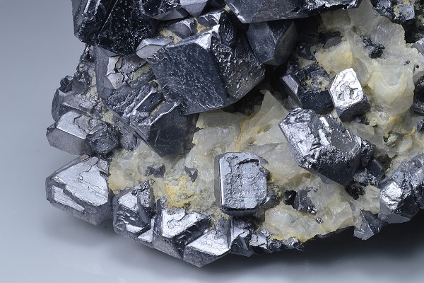 Spinel law twin Galena, Calcite, Sphalerite