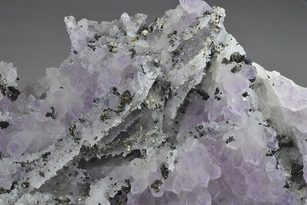 Quartz var.Amethyst, Pyrite, Sphalerite
