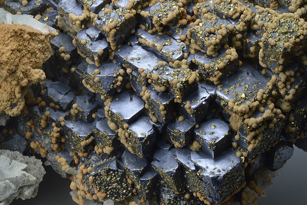 Skeletal Galena, Chalcopyrite, Quartz, Dolomite, Calcite