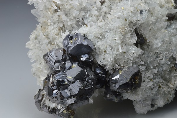 Cleiophane, Quartz, Galena, Chalcopyrite
