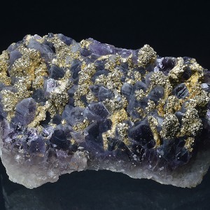 Quartz var.Amethyst, Pyrite