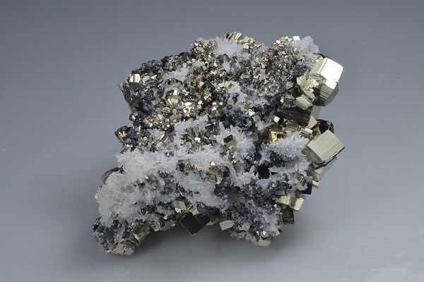 Pyrite, Quartz, Sphalerite - floater