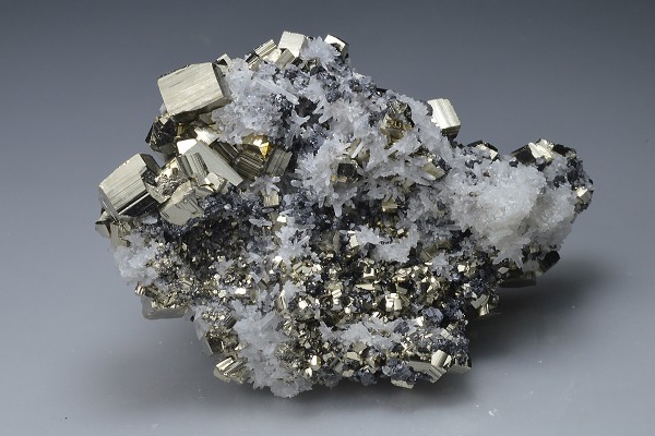 Pyrite, Quartz, Sphalerite - floater