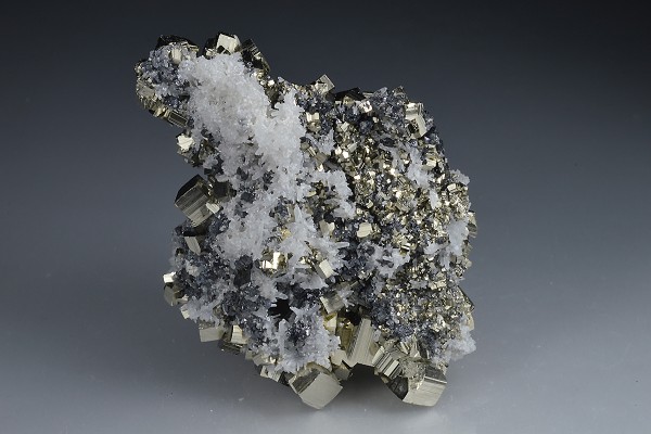 Pyrite, Quartz, Sphalerite - floater