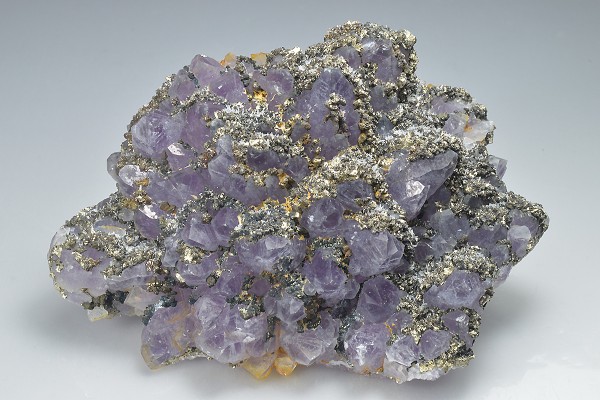 Quartz var.Amethyst, Pyrite