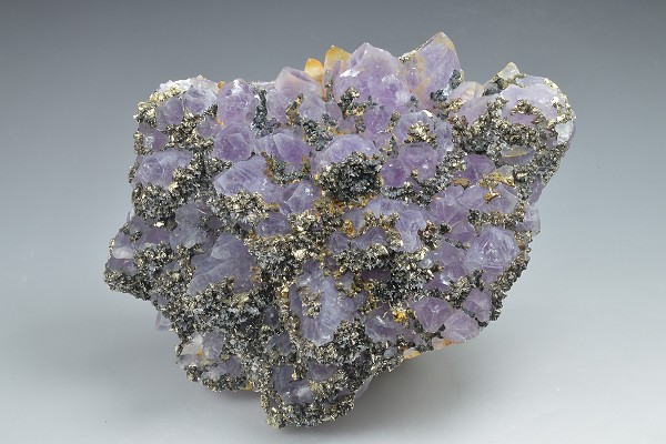 Quartz var.Amethyst, Pyrite