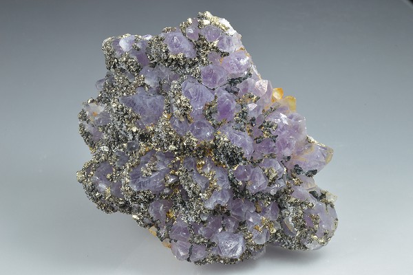 Quartz var.Amethyst, Pyrite