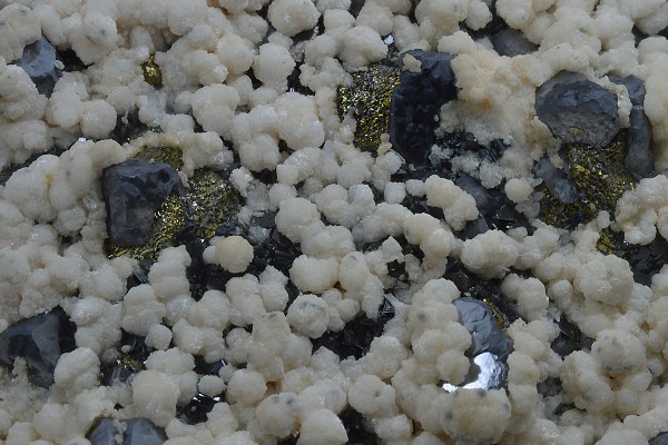 Two generations Calcite, Galena, Chalcopyrite, Sphalerite