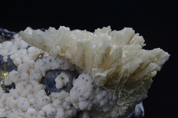 Two generations Calcite, Galena, Chalcopyrite, Sphalerite
