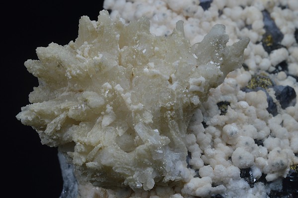 Two generations Calcite, Galena, Chalcopyrite, Sphalerite