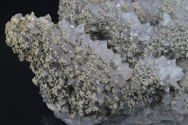 Quartz var.Amethyst, Pyrite