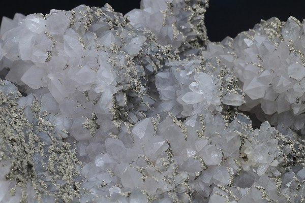Quartz var.Amethyst, Pyrite