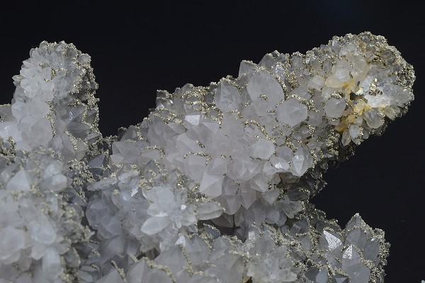 Quartz var.Amethyst, Pyrite
