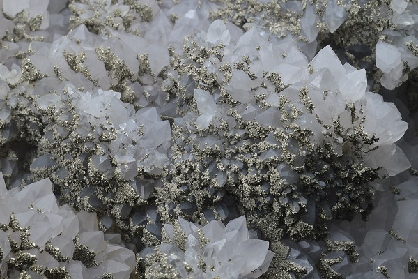 Quartz var.Amethyst, Pyrite