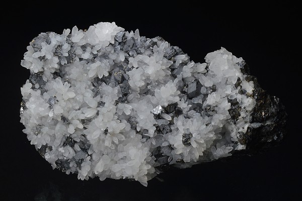 Pyrite on Sphalerite, Quartz