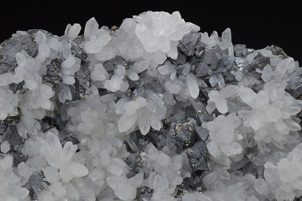 Pyrite on Sphalerite, Quartz